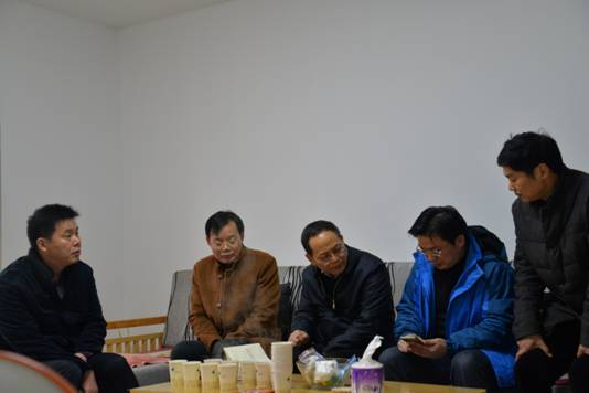 亲切交谈.JPG