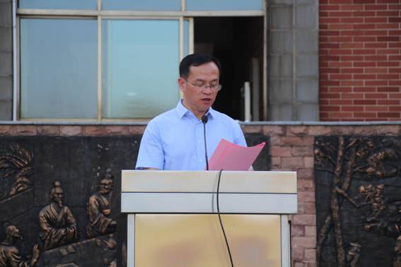 说明: C:Documents and SettingsAdministrator桌面第11周-期中考试表彰大会zhaoopIMG_6186.JPG