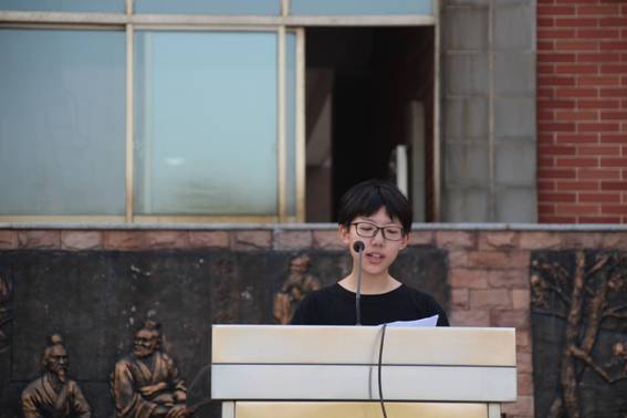说明: C:Documents and SettingsAdministrator桌面第11周-期中考试表彰大会zhaoopIMG_6246.JPG