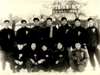 五八年三中市团代表与其他代表合影(1958.元.3日)