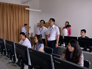 做优秀考点，展明德风采——湖南省委常委、政法委书记、副省长黄关春来我校检查司法考试工作