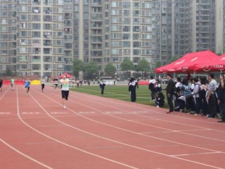 呐喊青春  赛出友谊——记明德中学第三十届校园田径运动会