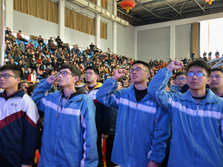 《三湘都市报》报道明德中学：高考百天倒计时，高三学生办成人礼