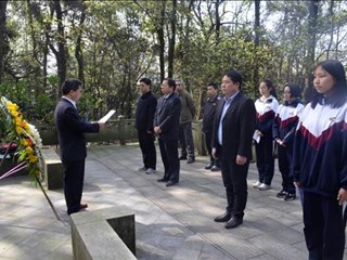 践行核心价值观，祭扫贤达明德人——记明德中学2017年清明祭扫活动