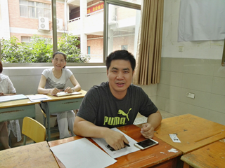 用忠诚与担当，为新高三学子铺路护航 ——我校高二党支部开展 “忠诚与担当”主题党日活动和“两学一做”制度化常态化第一次讨论
