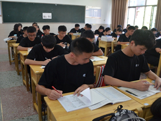 军训苦与乐，青春最美丽——记军训生活第五日