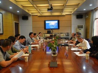 消解语言暴力，改善家庭教育——我校举行湖南省家长学校研究会“十三五”规划重点课题《中学生家长语言暴力消减途径研究》开题论证会