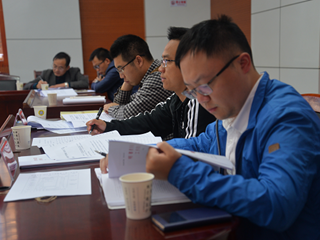 明德中学召开专题会议 传达学习党的十九大精神