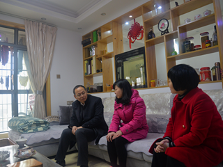 融融春晖，温暖人心——长沙市教育局党委书记、局长卢鸿鸣慰问我校罗小红老师