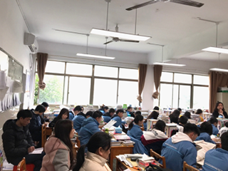 “稳扎稳打，高效课堂”——历史学科中心举行高三二轮复习研讨会