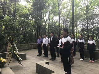 践行核心价值观，祭扫贤达明德人——记明德中学2018年清明祭扫活动