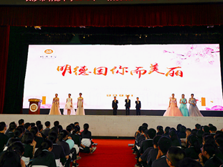 【长沙晚报】特别报道：四世同“堂”工作求学，黄兴后人回明德感谢恩师