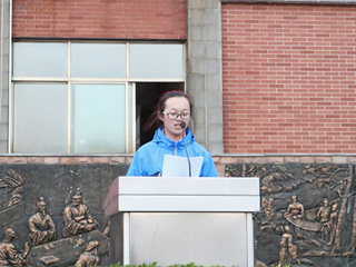 经验分享齐努力，斗志昂扬共进步--记高一年级表彰大会