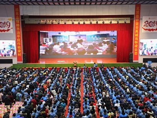 媒体聚焦|还原笈礼和冠礼，颁发“成人证”，明德中学成人礼彰显“明德”特色