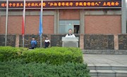 做雷锋传人，建安全校园——明德中学第五周升旗仪式暨“弘扬雷锋精神，争做雷锋传人”主题朝会