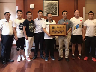 硬核！三所高校接连授牌我校跆拳道队为“后备人才基地”