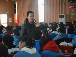 高考指津，托举梦想——2019年长沙市地理公益大课堂在学校隆重举行