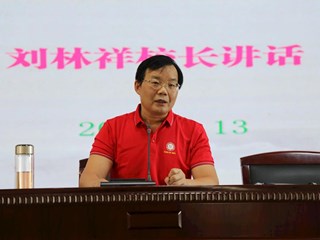 胸怀锦绣齐奋力，精诚协作谱华章——2021届高三年级工作研讨会顺利召开