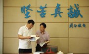 情系母校，书送爱心——明德校友周永龄向母校赠送图书