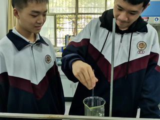 观千变化学 品世界万化！明德科技读书节化学活动精彩纷呈